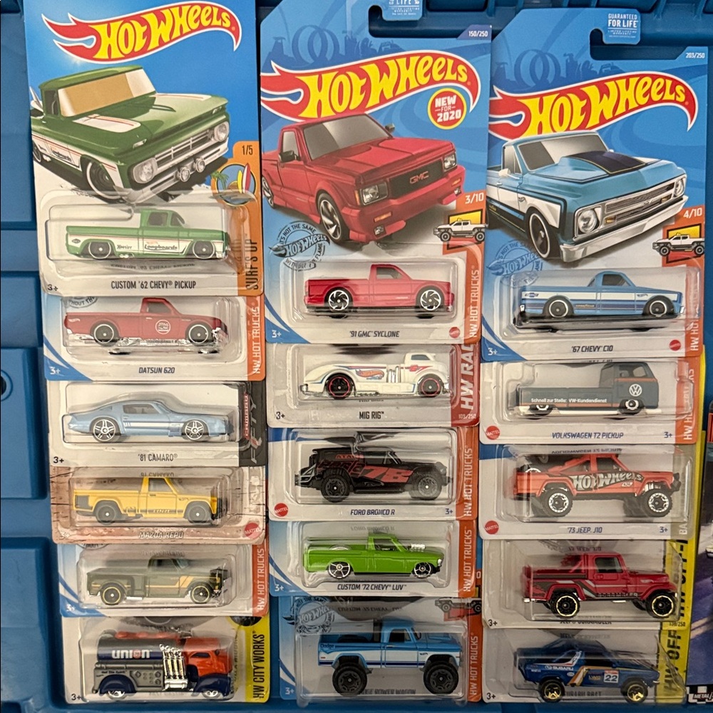 Hotwheels 17 Trucks